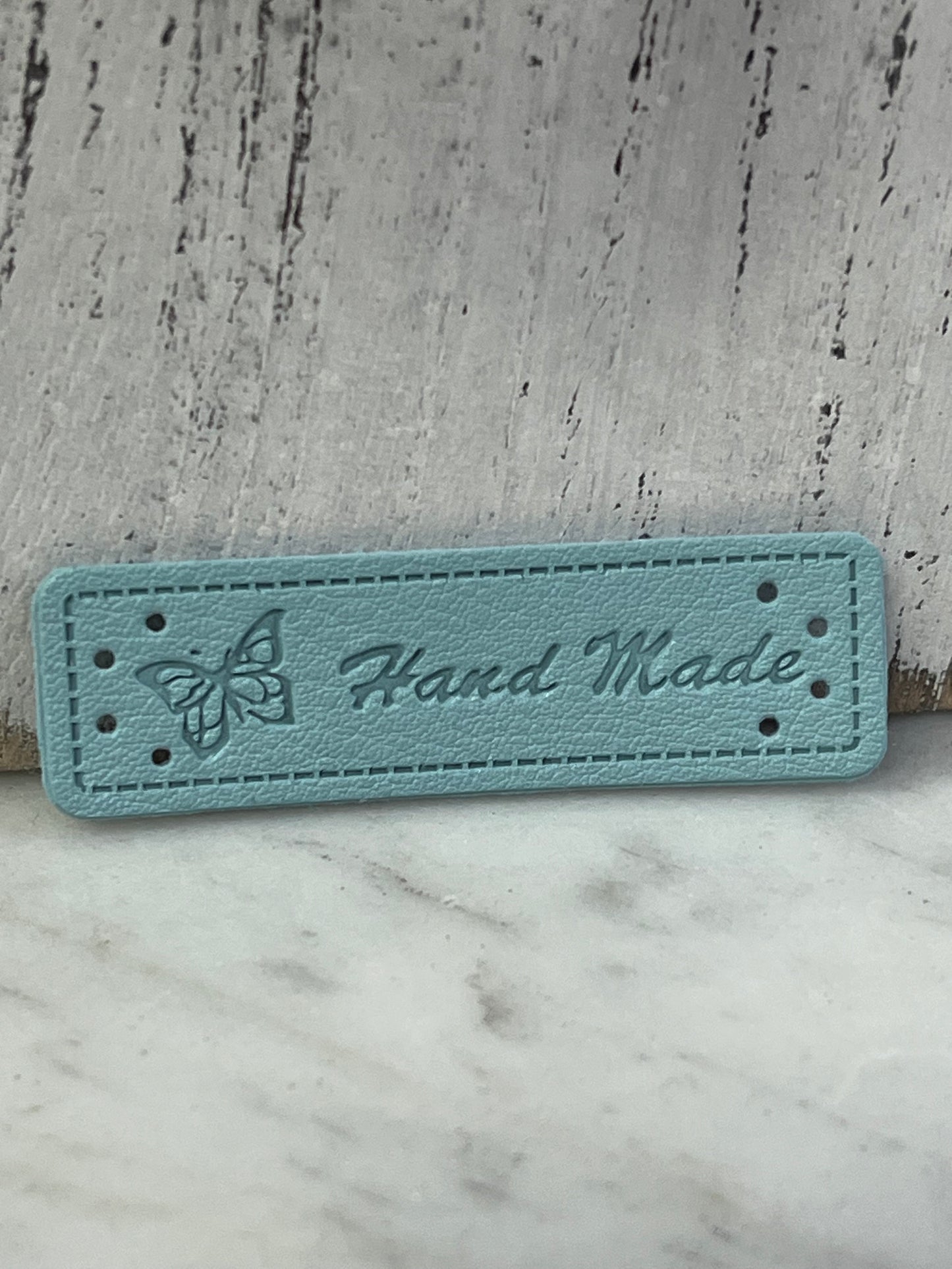 Aufnäher Label "Hand Made" Schmetterling aus Kunstleder hellblau 31874