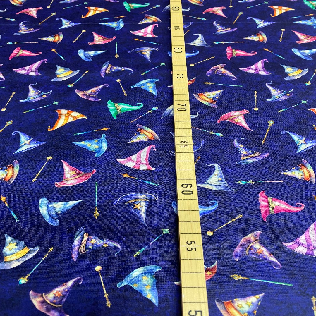 QT-Fabrics "LIL WIZARDS" Zauberhut 60-8328
