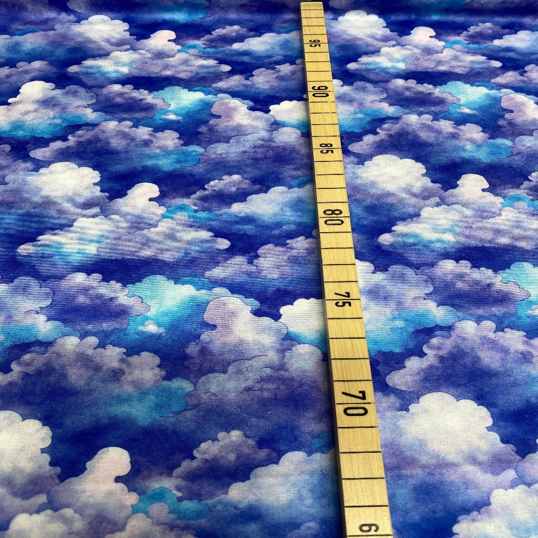 QT-Fabrics "LIL WIZARDS" Wolken 60-8329