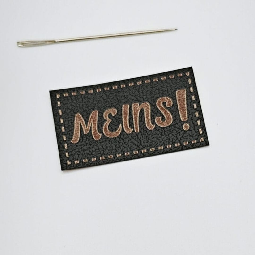 Tate Emmas Nähladen Kunstlederlabel „MEINS“