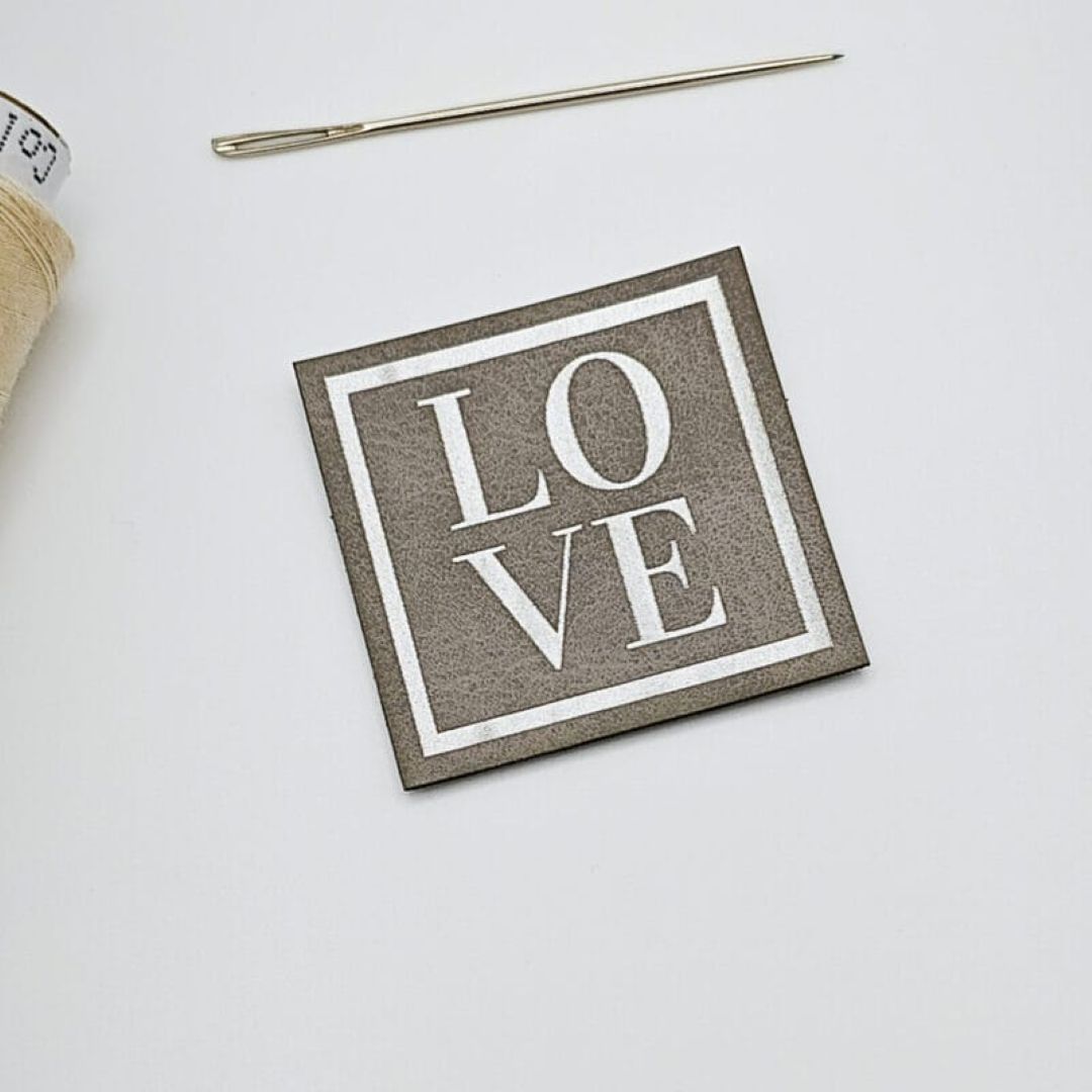 Tate Emmas Nähladen Kunstlederlabel „LOVE"