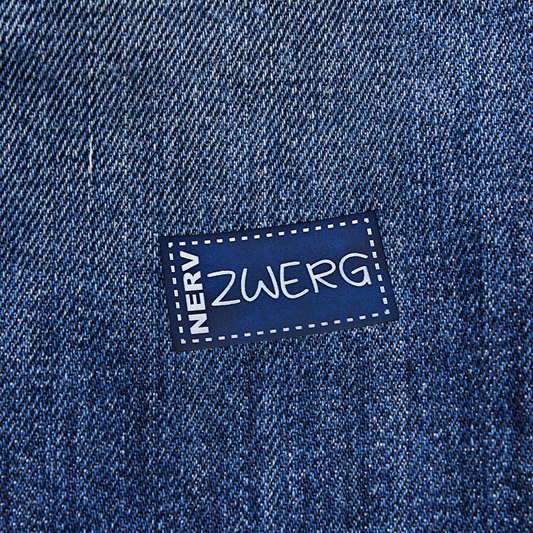 Aufnäher Label CRAZY "NERV ZWERG" blau aus Kunstleder