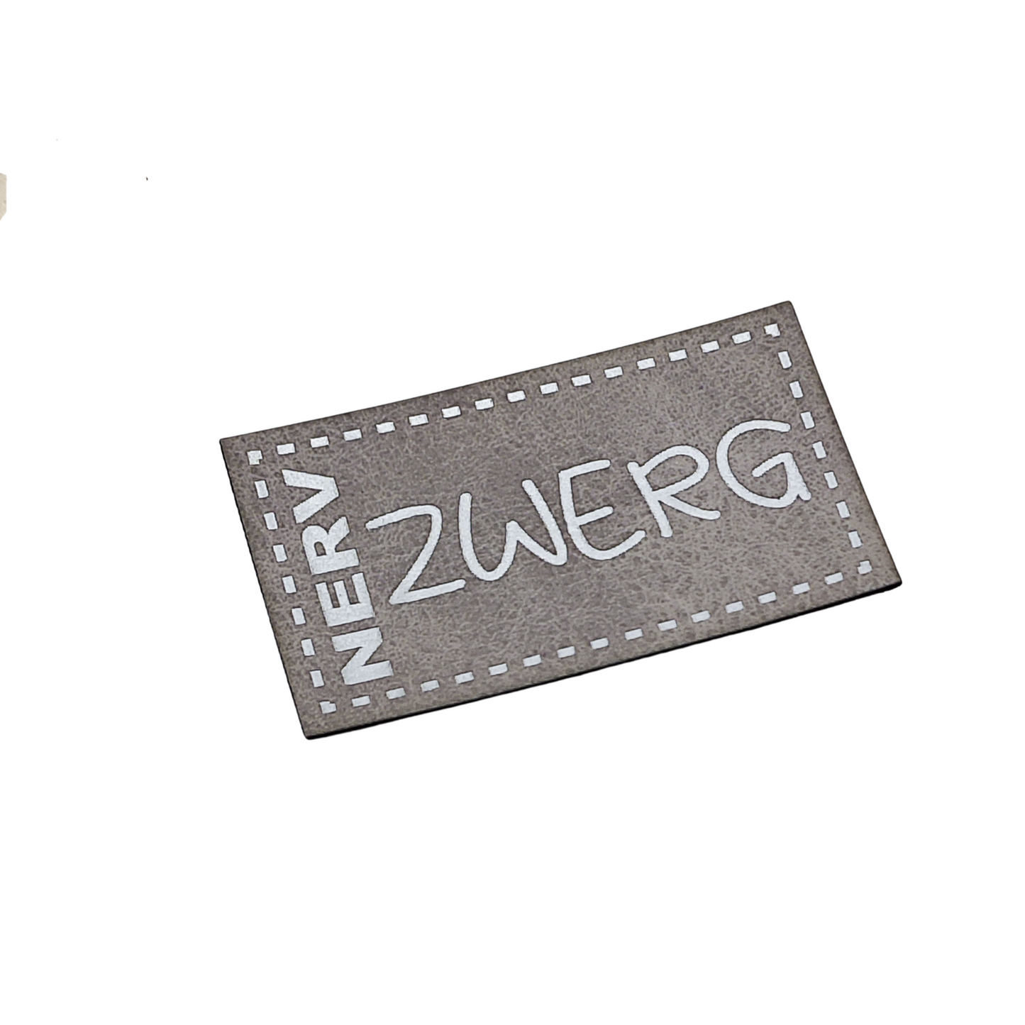 Aufnäher Label CRAZY "NERV ZWERG" grau aus Kunstleder