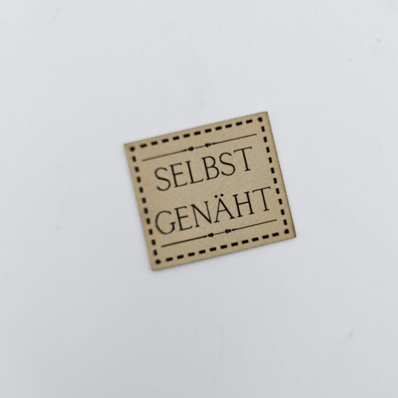 Tate Emmas Nähladen Kunstlederlabel „SELBST GENÄHT“