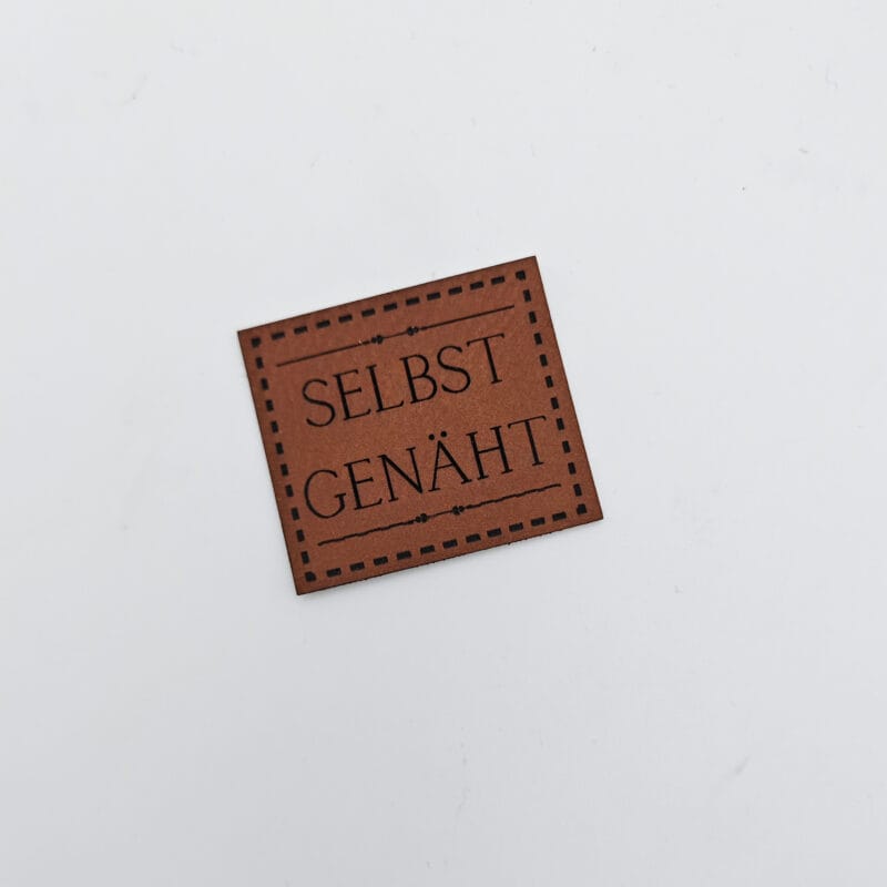 Tate Emmas Nähladen Kunstlederlabel „SELBST GENÄHT“